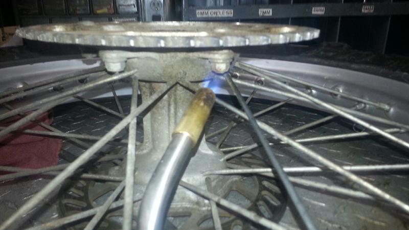 03 KX500 REAR WHEEL BEARING REPLACEMENT 2.jpg