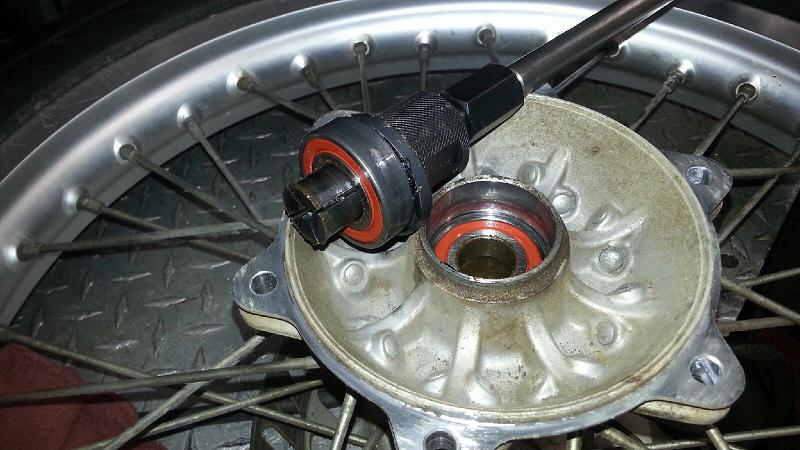 03 KX500 REAR WHEEL BEARING REPLACEMENT 4.jpg