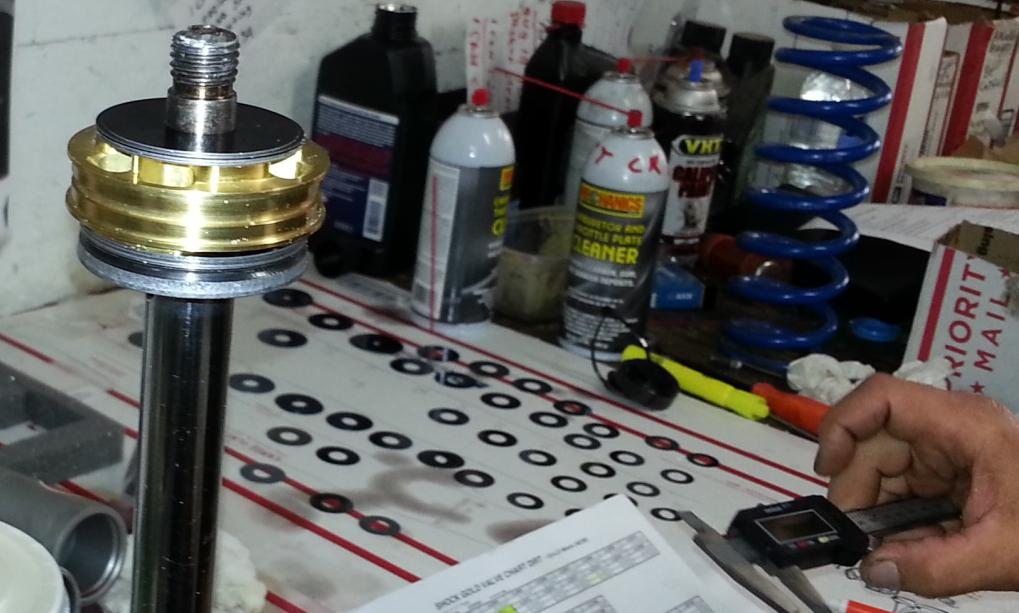 JT BUILDING A KX500 SHOCK WITH FULL RACE TECH VALVE.JPG