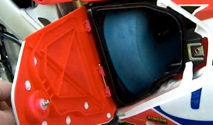 2009 CR500AF AIR BOX DOOR.jpg