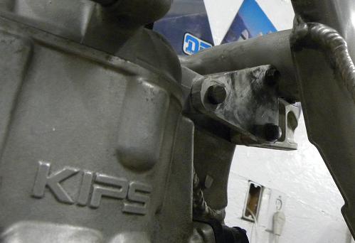 K5AF REAR HEAD MOUNTS BOTTOM LEFT SIDE.JPG