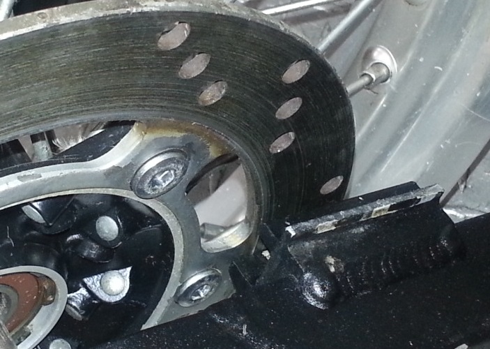 KX500 RUNNING A KLR650 REAR HUB 2.jpg