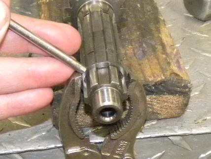 SNAP RING INSTALLATION MOTORRAD METHOD 8.JPG