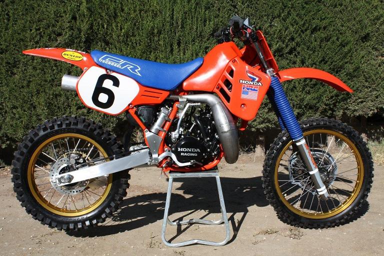 Honda_CR250_1986_David_Bailey_replica_19434.jpg