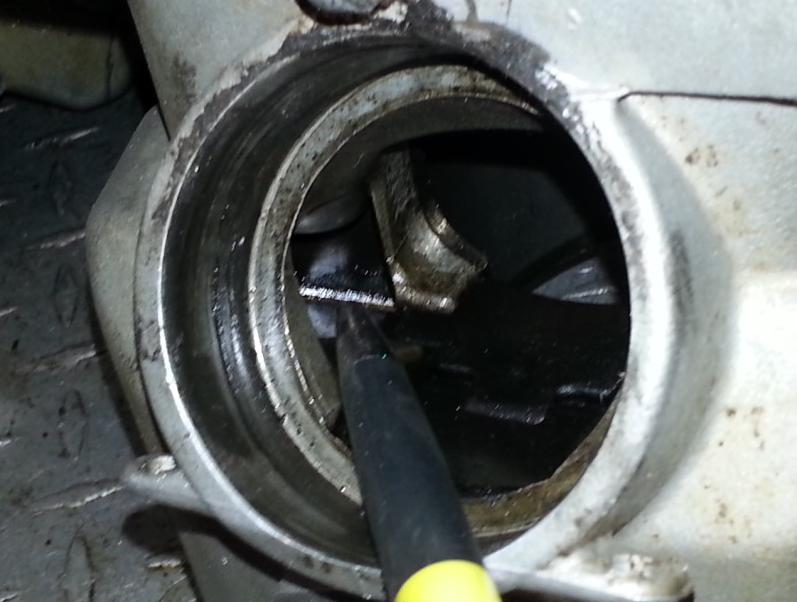 OEM-CYCLE.COM STICKY EXHAUST VALVE REMOVAL 102.JPG