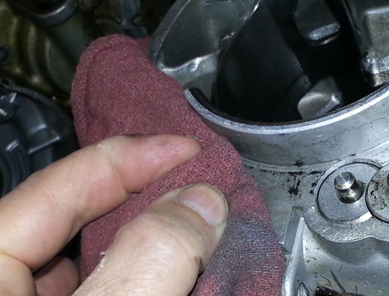 OEM-CYCLE.COM STICKY EXHAUST VALVE REMOVAL 104.JPG