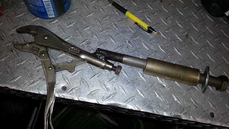 OEM-CYCLE.COM STICKY EXHAUST VALVE REMOVAL 105.JPG