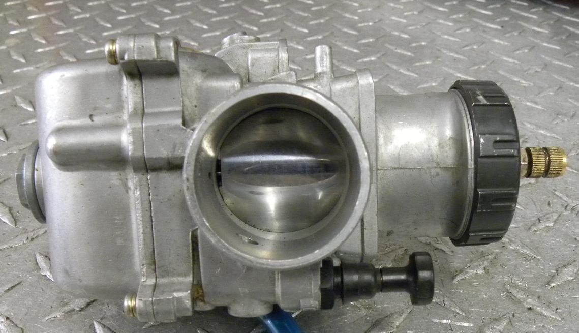 KX500 KAWASAKI 2001 CARBURETOR.JPG