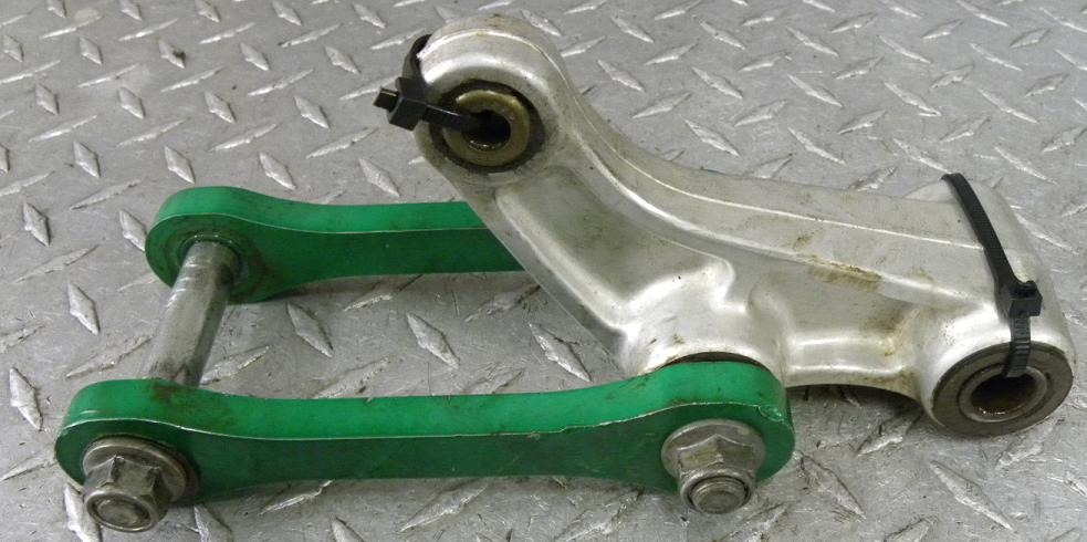 KX500 KAWASAKI 2001 shock arm linkage.JPG